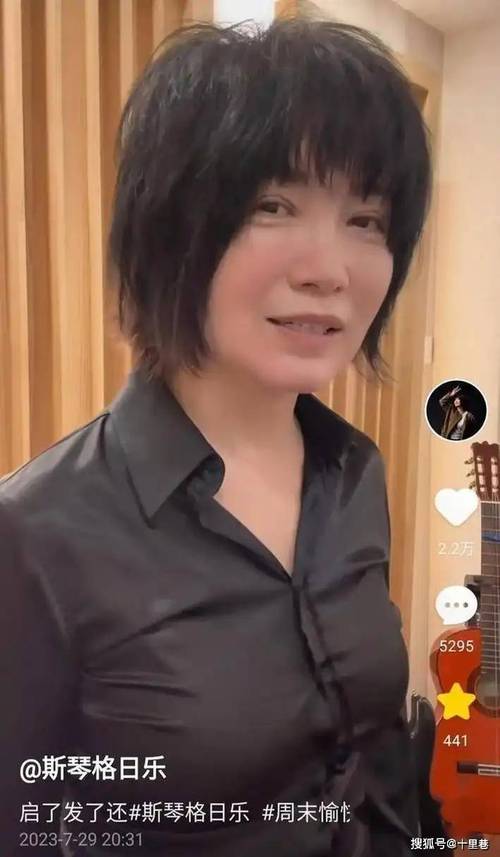 她上4次春晚，和恩师同居怀孕，被骗流产，如今56岁依然单身！