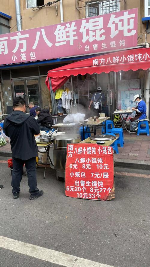 湖北武汉青山区：早晨的恩施美食街，早餐及生鲜店一片繁忙！