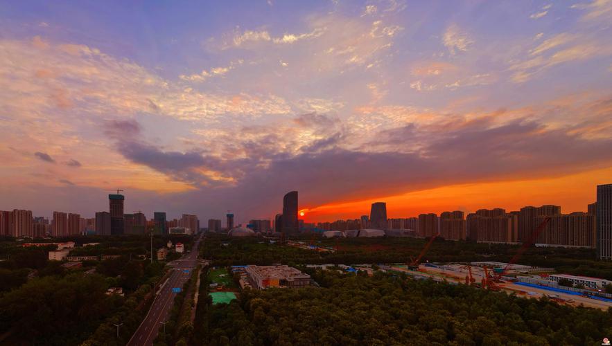 泉城春暮：一场与落日的温柔邂逅