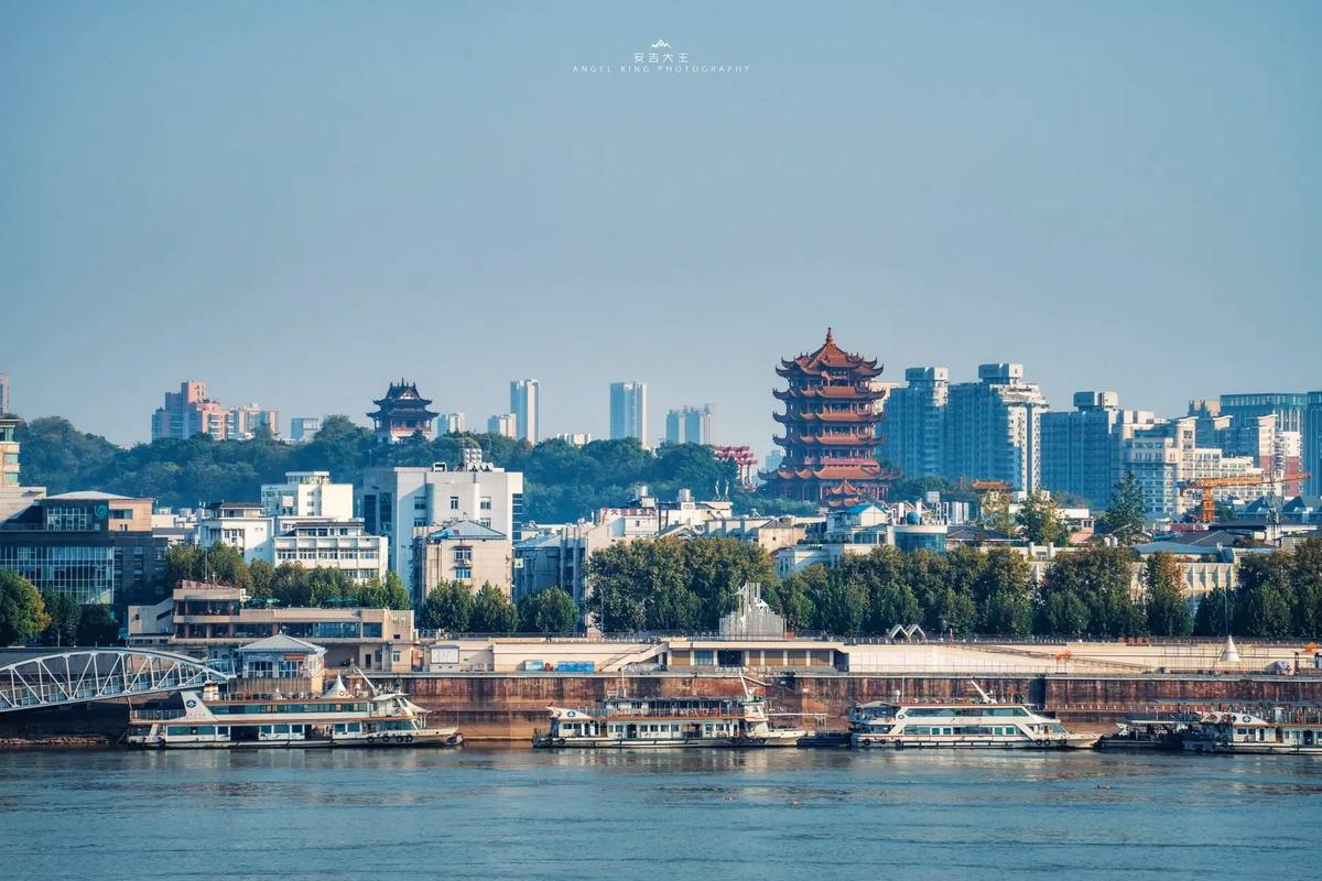 站在晴川阁上，能看到武汉长江大桥全景，晴川阁不愧是楚天第一楼