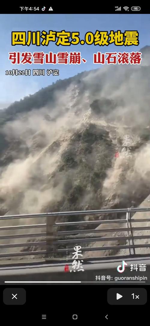 云南瑞丽地震，愿尽早恢复平和。国内唯一能看到雪山的火车站