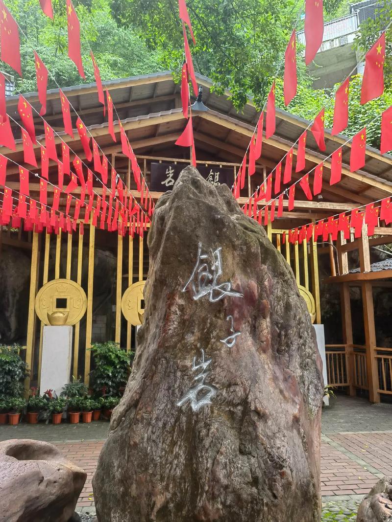 广西行游影记（32）阳朔银子岩（二）