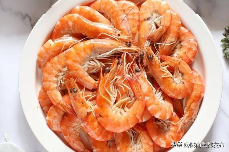 煮大虾，直接加水煮是大错，教你一招，虾肉鲜嫩入味不腥不柴