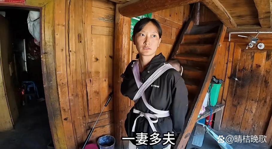 梅里雪山脚下的一妻多夫制，这种习俗在当地很普遍，现在慢慢消失