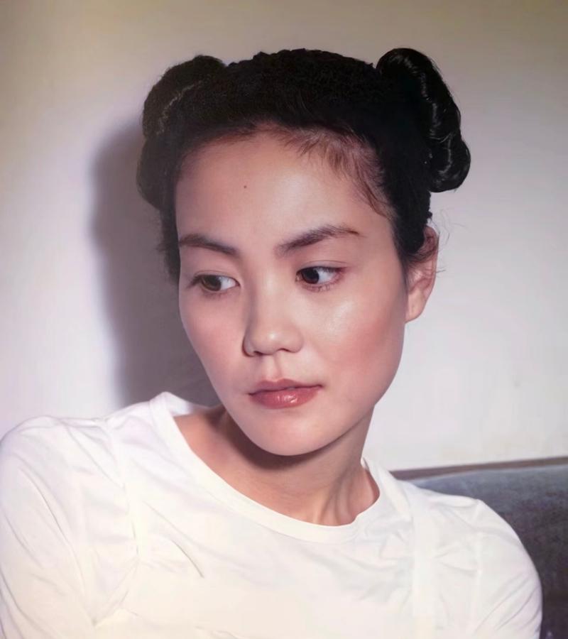 1997年北京西单28岁的王菲旧照，那时的她原名叫王靖雯