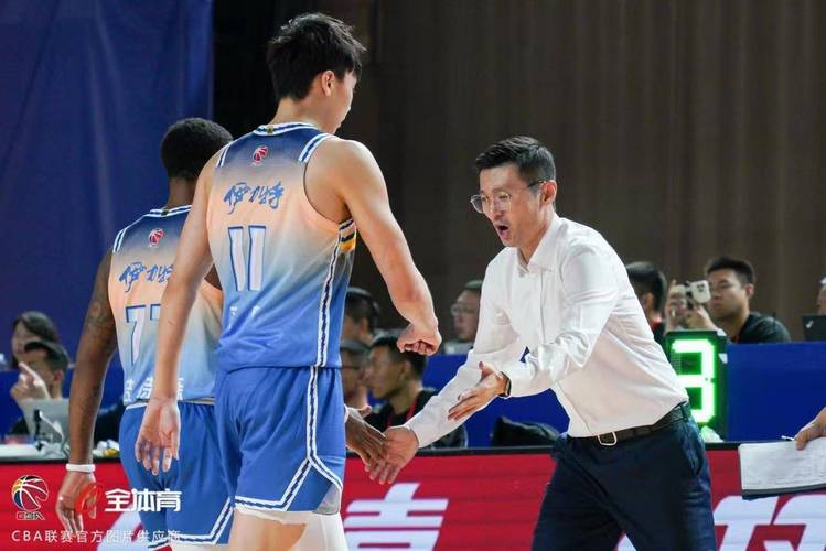 “换刘炜”响彻山东主场，刘炜你后悔了吗