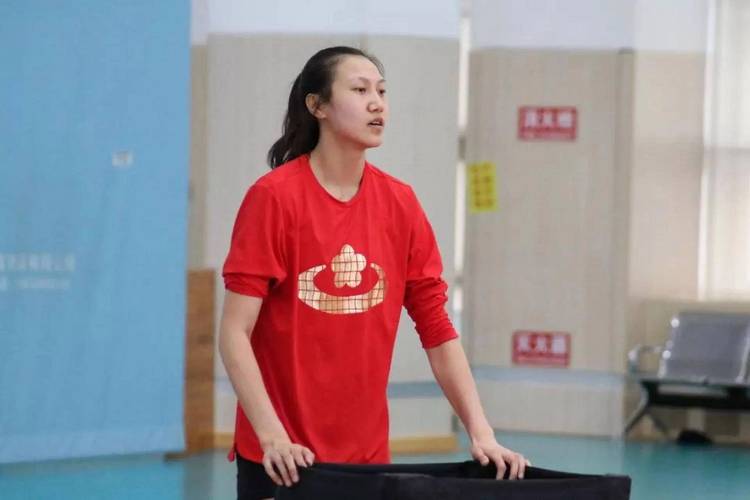 全资赛董铭霄发挥出色，王文涵拦不住刘美君，山东女排第2局惨败