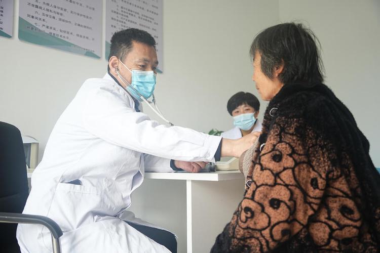 看病省下三小时！山东2万家卫生室升级，村民终于不用摸黑赶县城