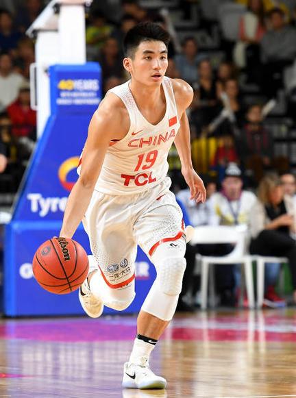 山东男篮也太丢人了！于德豪10中1坑惨全队，邱彪必须裁掉嫡系