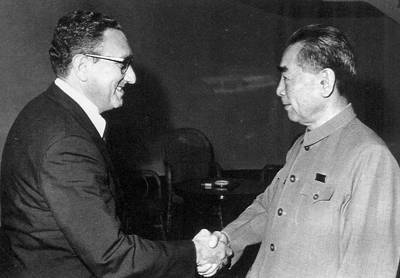 美国想拉都拉不住，两位重臣秘密访华，英国已决定离开反华阵营