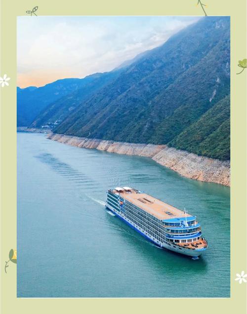 踏上汉江三峡的游船，才真正领略到了什么叫做大自然的鬼斧神工