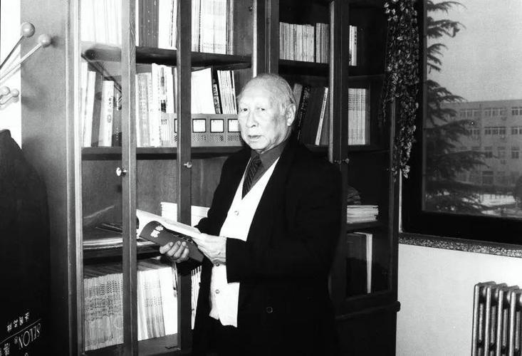 冯叔瑜，因病医治无效 于4月14日8时在北京逝世