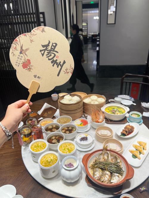 跟随记者在扬州老城区品尝扬州人的早茶