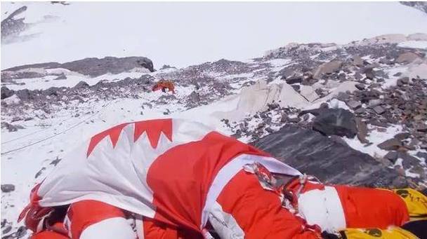 登山遇难后续，好友透露队友坑死人，临终前朋友圈曝光，网友谴责