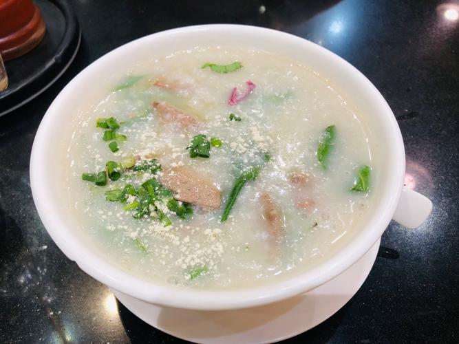 早上起来最适合煮点热汤喝，营养美味又健康！