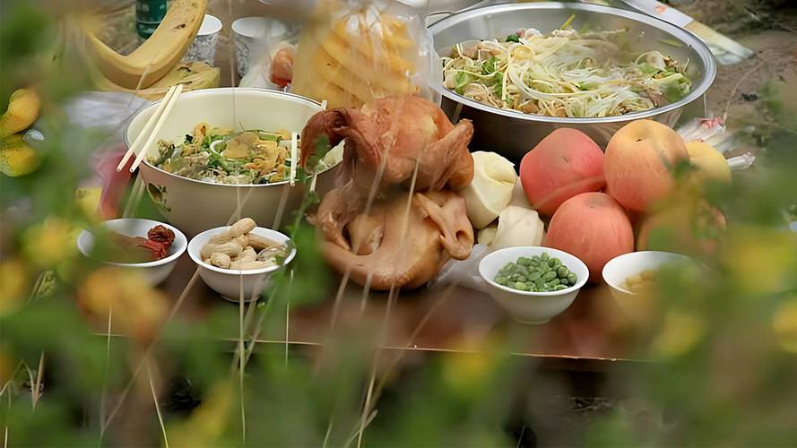 清明回乡祭祖，家人团聚，共享美食