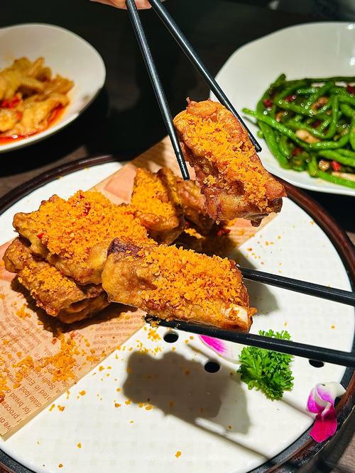 【霹雳黄金蒜暴骨】让味蕾颤抖的终极肉食盛宴