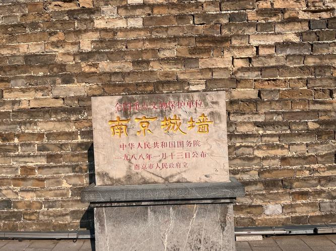 曾经的古城墙遗址位于南门桥北侧 古城墙遗址 